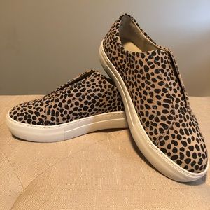 NEVER WORN Cheetah J Slides